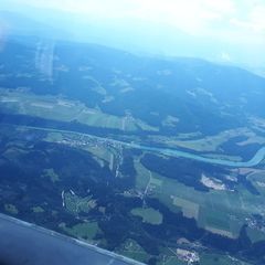 Flugwegposition um 12:40:17: Aufgenommen in der Nähe von Gemeinde Lavamünd, Österreich in 2122 Meter